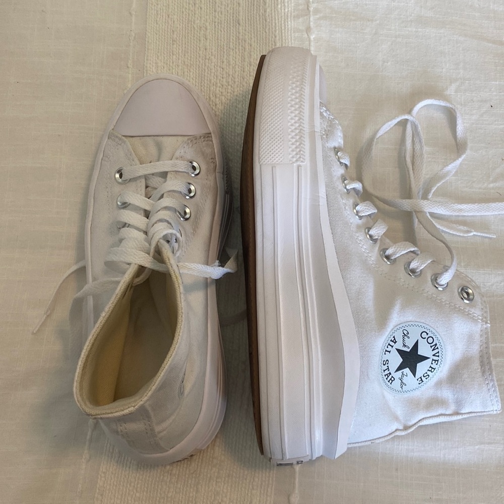 Perfect condition all star move platform white converse. Womens Size 7
